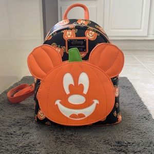 Glow in the dark pumpkin Mickey lounge fly backpack